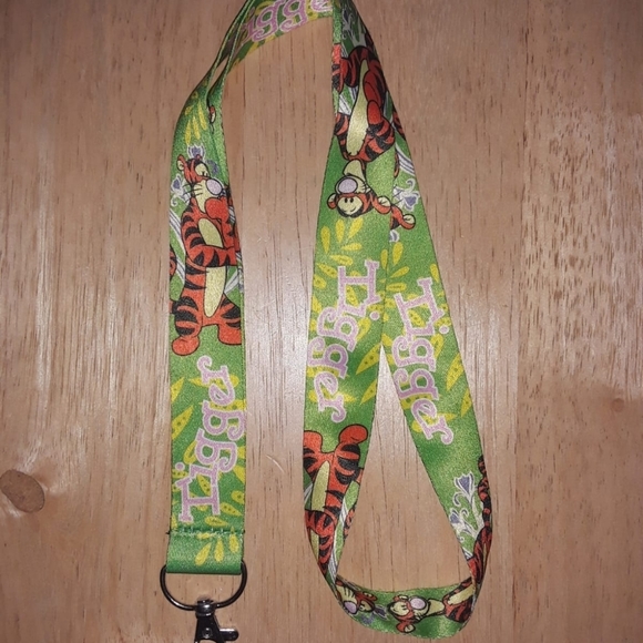 Disney Green Winnie the Pooh Tiger Lanyard & Clip - Picture 7 of 7